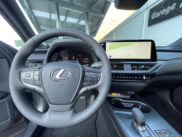 Lexus UX 300h F-Line