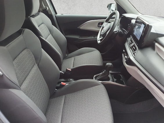 Vehicle image 16 Vehicle image 16