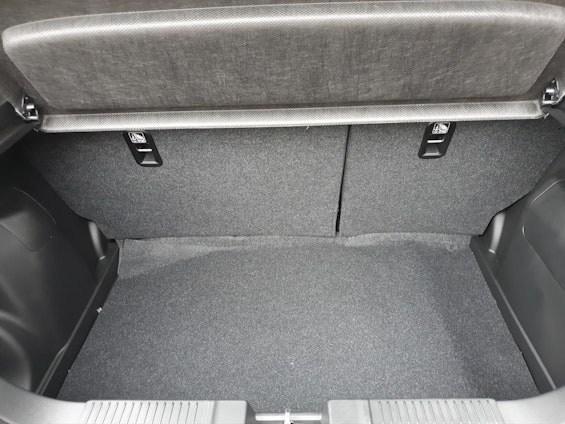 Vehicle image 18 Vehicle image 18