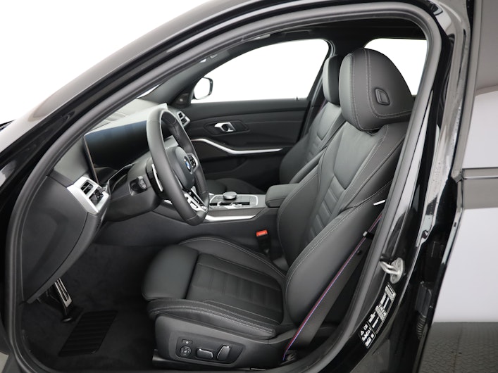 Vehicle image BMW 3 SERIES