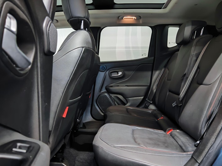 Vehicle image JEEP RENEGADE