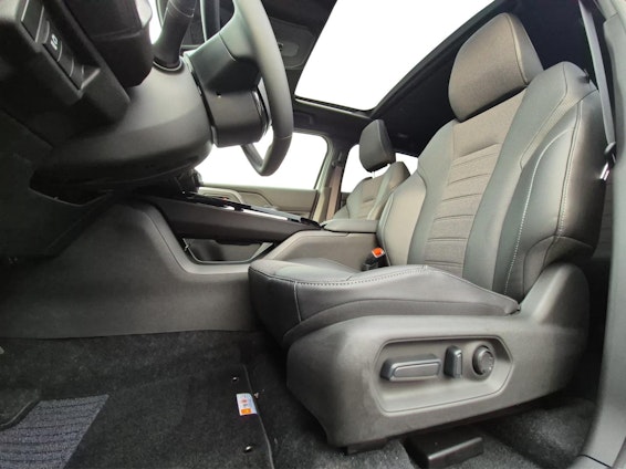 Vehicle image 4 Vehicle image 4