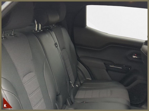 Vehicle image 18 Vehicle image 18