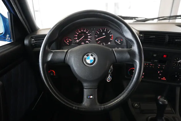 BMW 318i Cabrio Design Edition