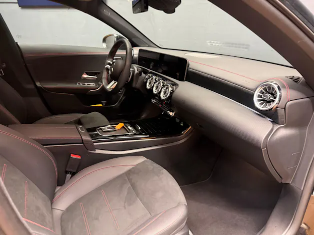 Mercedes-Benz CLA 200 - AMG / DISTRONIC / 360 Grad Kamera / Multibeam LED