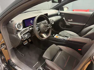 Mercedes-Benz CLA 200 - AMG / DISTRONIC / 360 Grad Kamera / Multibeam LED