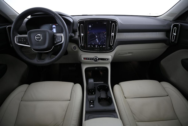 Vehicle image VOLVO XC40
