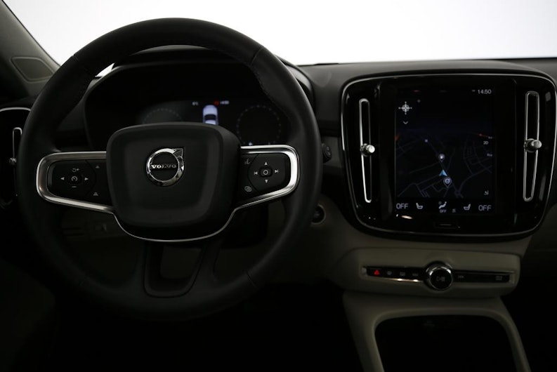 Vehicle image VOLVO XC40