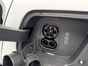 https://vehicle.imgix.net/4125944/cd506055-2e77-49bc-9e73-47145f6d0031.jpg