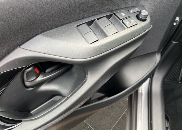 Vehicle image 16 Vehicle image 16