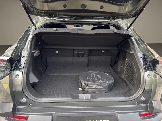 Vehicle image 16 Vehicle image 16