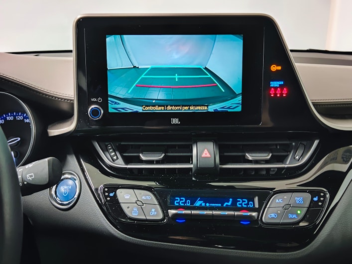 image du véhicule TOYOTA C-HR