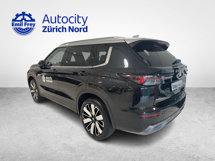 Vehicle image MITSUBISHI OUTLANDER