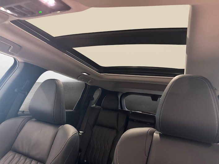 Vehicle image MITSUBISHI OUTLANDER