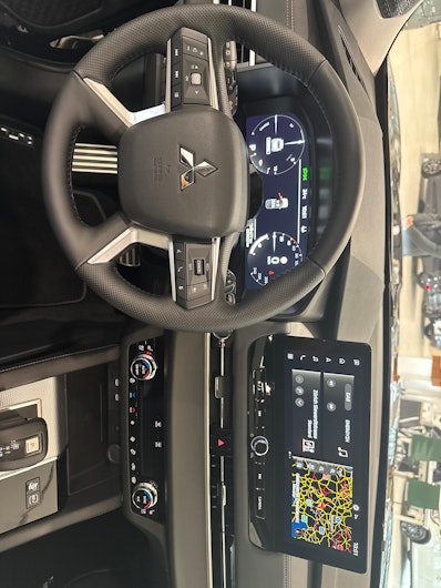 Vehicle image MITSUBISHI OUTLANDER