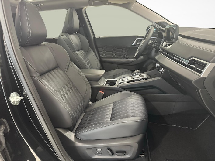 Vehicle image MITSUBISHI OUTLANDER