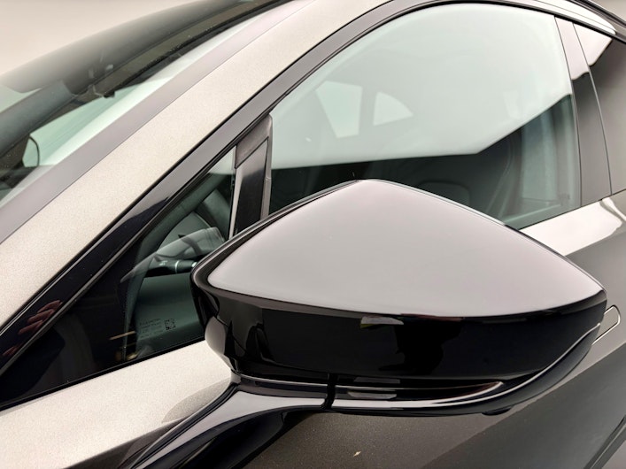 Vehicle image ASTON MARTIN DBX