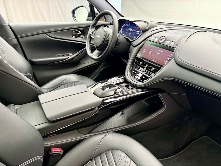 Vehicle image ASTON MARTIN DBX