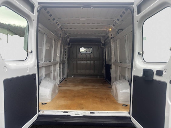 Vehicle image 9 Vehicle image 9