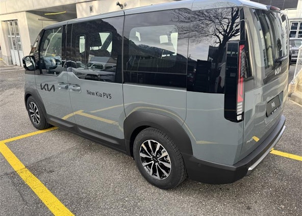 Vehicle image 3 Vehicle image 3