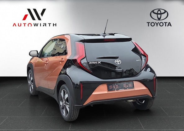 Vehicle image 6 Vehicle image 6