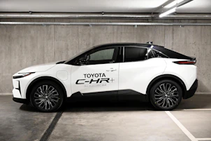 image du véhicule TOYOTA C-HR+ Premium AWD
