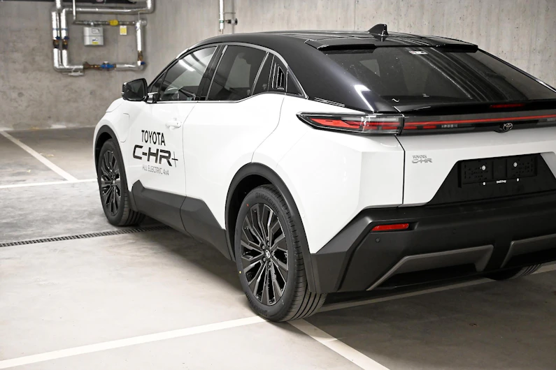Fahrzeugbild TOYOTA C-HR+