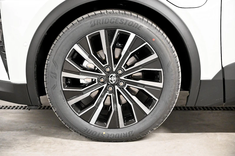 Fahrzeugbild TOYOTA C-HR+