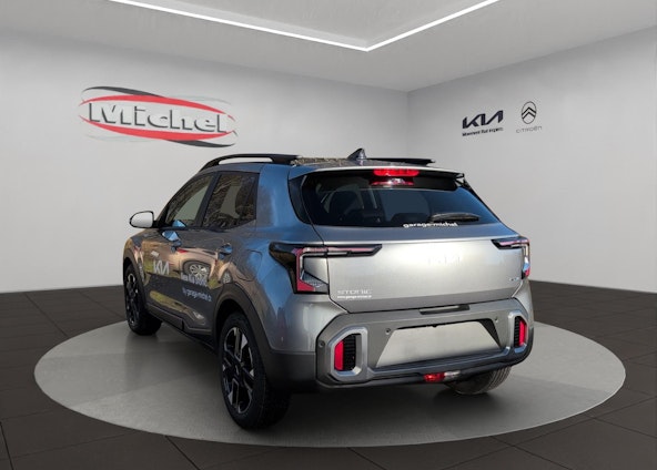 Vehicle image 17 Vehicle image 17