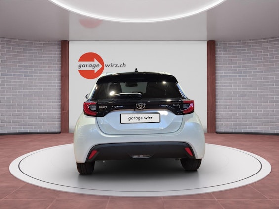 Vehicle image 3 Vehicle image 3