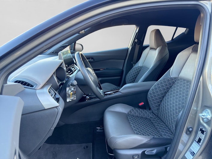 Vehicle image TOYOTA C-HR