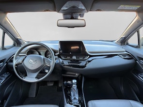 Vehicle image TOYOTA C-HR 2.0 VVTi HSD Premium