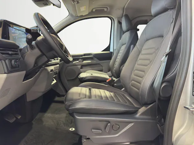 Ford Tourneo Custom 320 L2 2.0 EcoBlue 170 Titanium