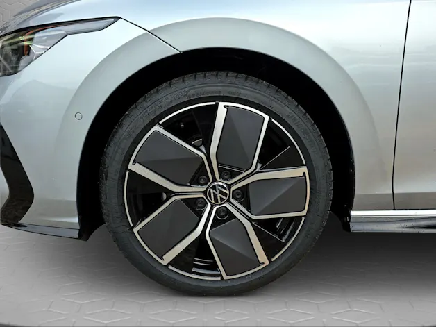 VW Golf 1.5 e TSI mHEV R-Line DSG