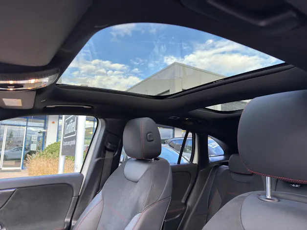 Mercedes-Benz GLA 220 4Matic 8G-DCT