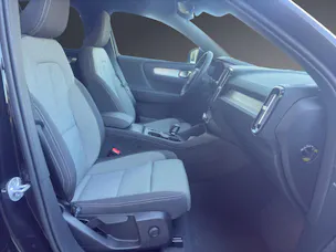 Volvo XC40 B3 Benzin Mild Hybrid Plus Dark DCT