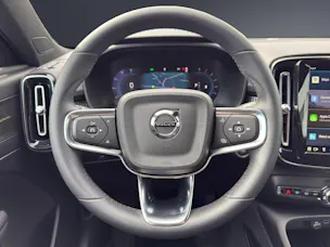 Volvo XC40 B3 Benzin Mild Hybrid Plus Dark DCT