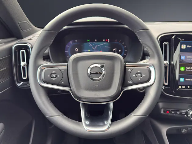 Volvo XC40 B3 Benzin Mild Hybrid Plus Dark DCT