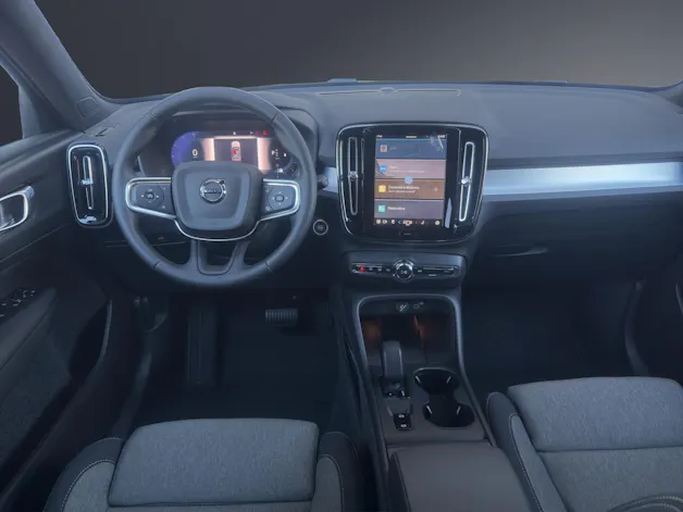 Volvo XC40 B3 Benzin Mild Hybrid Plus Dark DCT