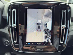 Volvo XC40 B3 Benzin Mild Hybrid Plus Dark DCT