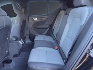 Volvo XC40 B3 Benzin Mild Hybrid Plus Dark DCT
