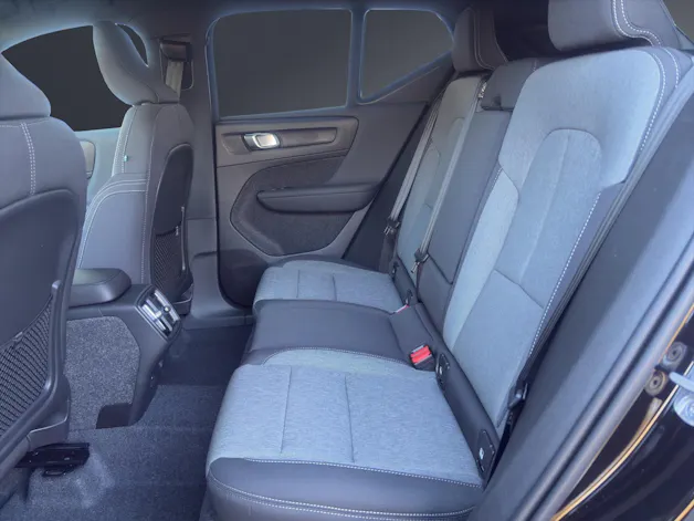 Volvo XC40 B3 Benzin Mild Hybrid Plus Dark DCT