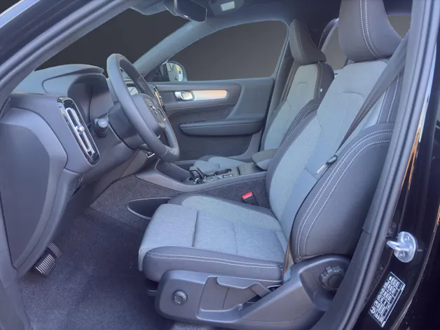 Volvo XC40 B3 Benzin Mild Hybrid Plus Dark DCT
