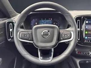 Volvo XC40 B3 Benzin Mild Hybrid Plus Dark DCT