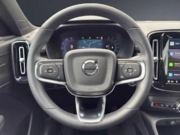 Volvo XC40 B3 Benzin Mild Hybrid Plus Dark DCT