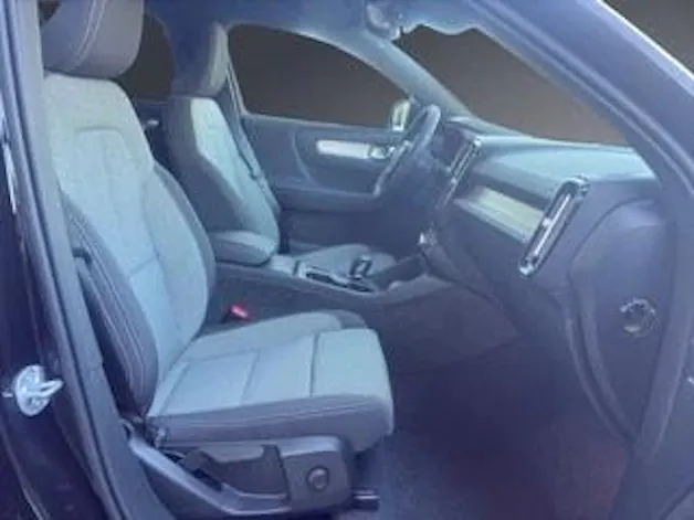 Volvo XC40 B3 Benzin Mild Hybrid Plus Dark DCT
