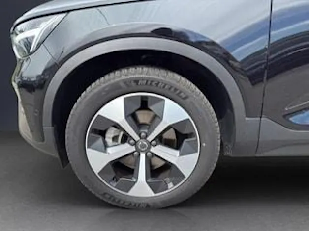 Volvo XC40 B3 Benzin Mild Hybrid Plus Dark DCT