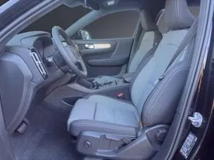 Volvo XC40 B3 Benzin Mild Hybrid Plus Dark DCT