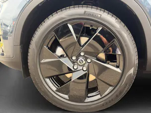 Volvo XC40 B4 Benzin Mild Hybrid Ultra Black Edition DCT
