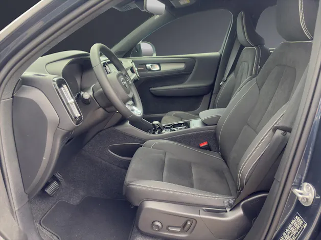 Volvo XC40 B4 Benzin Mild Hybrid Ultra Black Edition DCT